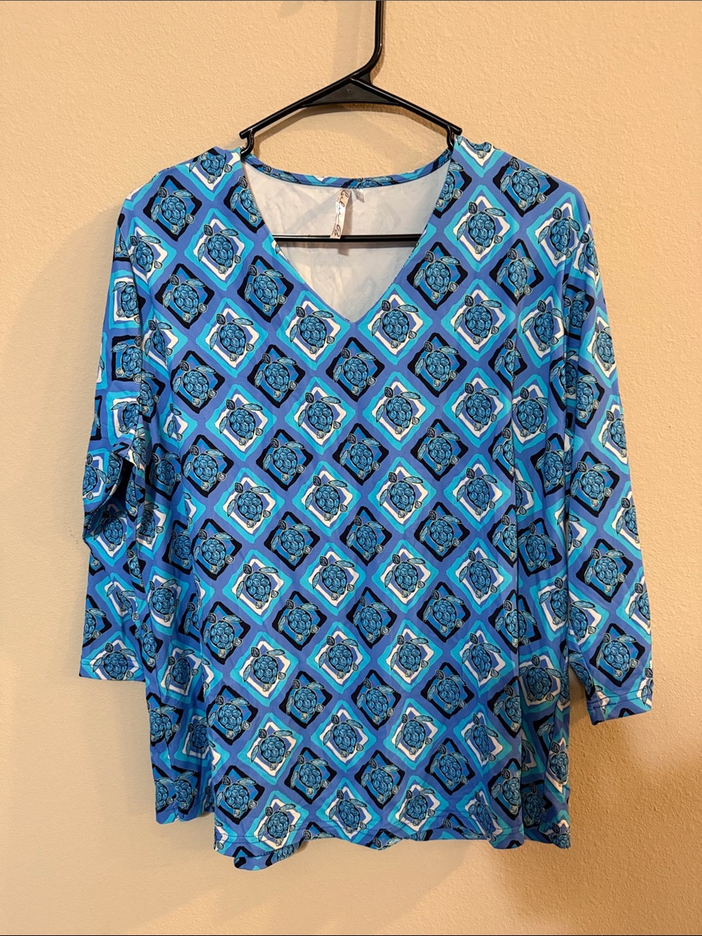 Lulu-B Blue Geometric V-Neck Blouse